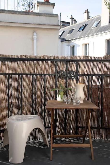 Triplex Lumineux Avec Balcon - 500m Champs Elysees Appartement